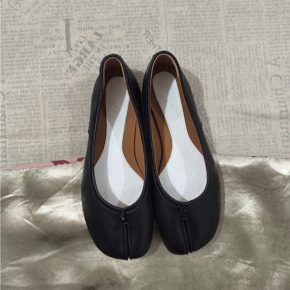 Maison Martin Margiela Black Split-Toe Leather Ballet Flats - Picture 3 of 11